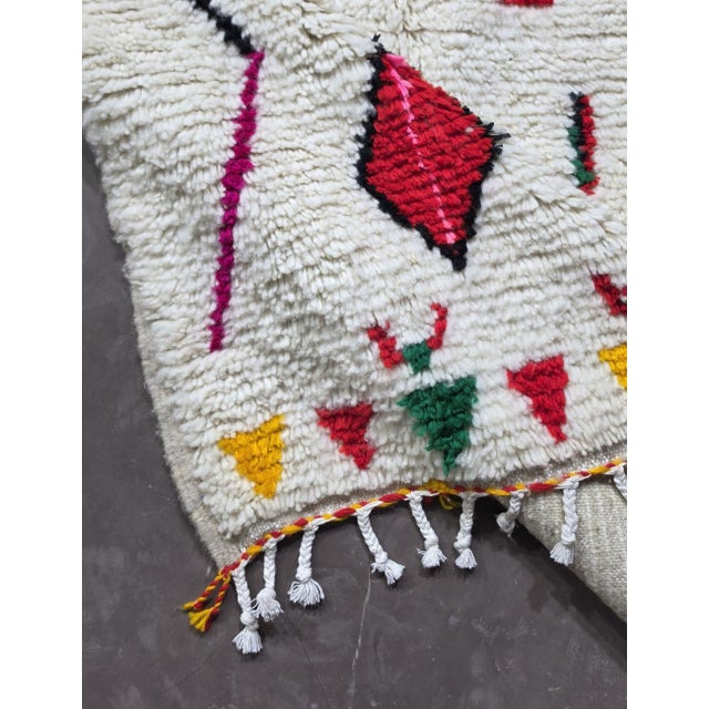 Mid-Century Modern Moroccan Tribal Wool Rug - 8 X 4.9 Ft For Sale - Image 3 of 8