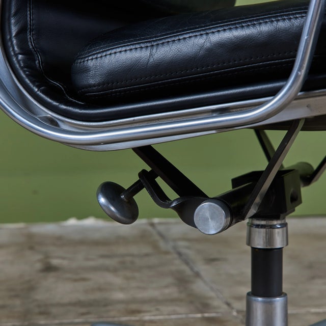 Eames Soft Pad Management Chair for Herman Miller For Sale - Image 17 of 18