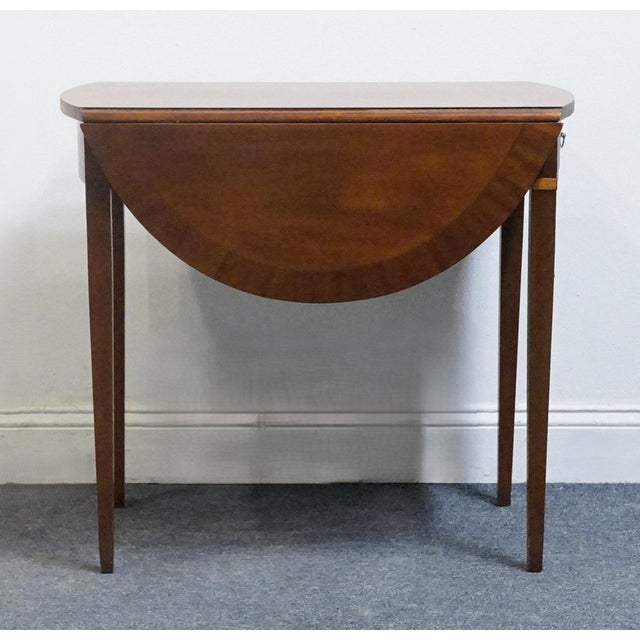 Councill Craftsman Banded Mahogany Traditional Duncan Phyfe Style 37" Drop Leaf Pembroke Accent End Table Table For Sale - Image 14 of 16