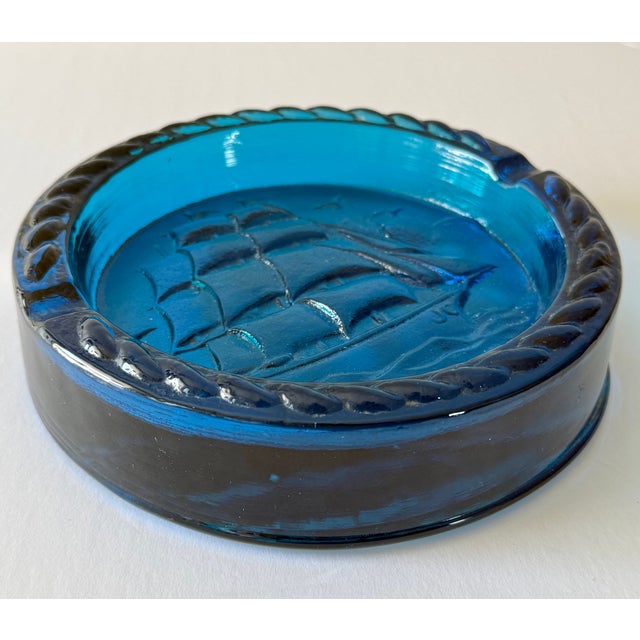 American Mid-Century Americana Brilliant Blue Glass Clipper Ship Ashtray Catchall For Sale - Image 3 of 5