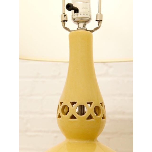 Vintage Mid-Century Atomic Ceramic Table Lamp With Cutout Base For Sale - Image 10 of 12