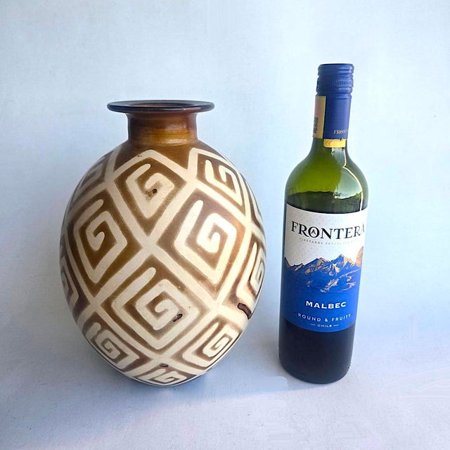Camel Vintage Peruvian Chulucanas Ceramic Vase by Luis Salas, Signed For Sale - Image 8 of 14