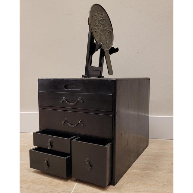 Elegant tansu or desktop dressing table (Kyôdai), although it can also serve as a jeweler. Made during the Meiji period...