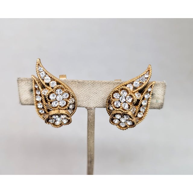 1960s Vintage Signed Crown Trifari Goldtone Clear Rhinestone Flower Clip Earrings-2 Pieces For Sale - Image 5 of 7