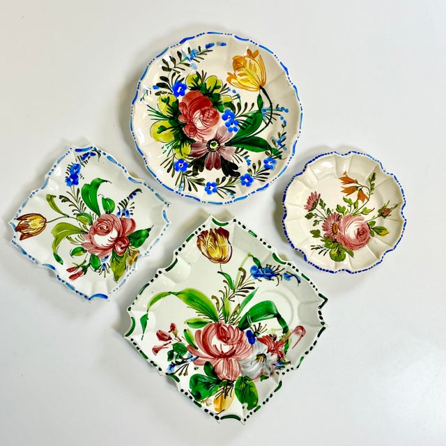 Hollywood Regency 1940s Vintage Italian Boho Chic Faience Nove Rose Plate Wall Installation - Set of 4 For Sale - Image 3 of 8