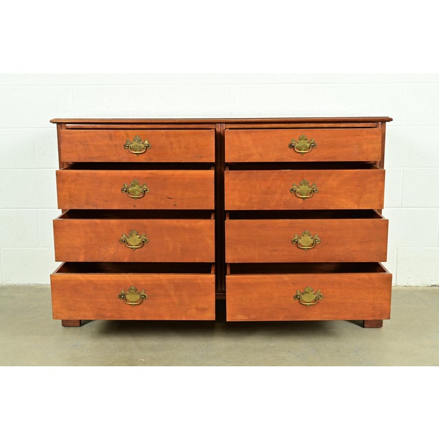 1980s Kindel Furniture Georgian Carved Fruitwood Eight-Drawer Double Dresser, Circa 1980s For Sale - Image 5 of 16
