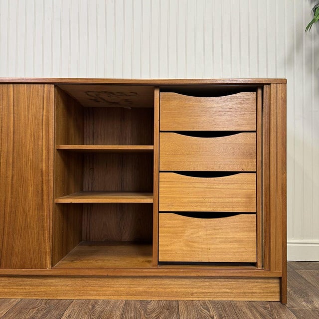 Wood Mid Century Modern Danish Teak Hundevad Credenza or Dresser For Sale - Image 7 of 17