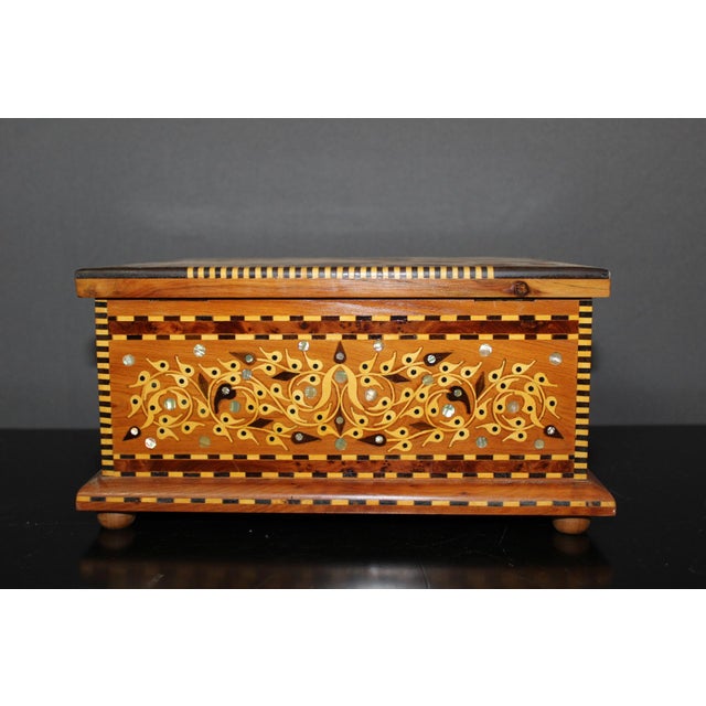 Moroccan Box in Thuja and Maple Marquetry, 1990s For Sale - Image 4 of 13