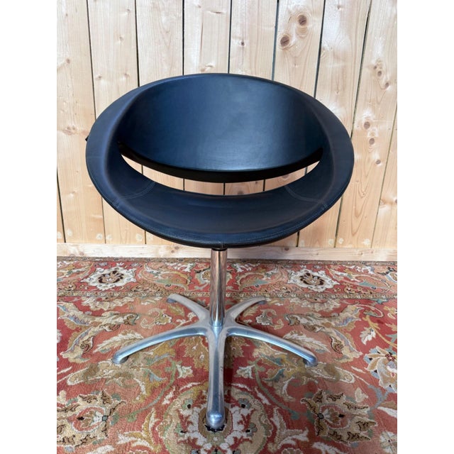1980s Set of 4 Swivel Shell Chairs 1980 Karisma Leather & Chrome Metal For Sale - Image 5 of 9