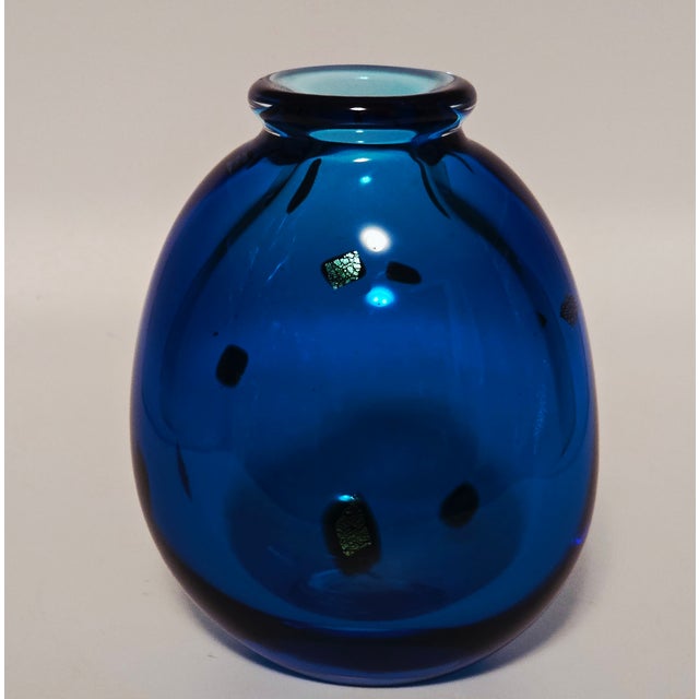 Japanese Sharon Fujimoto Studio Art Glass Vase – Deep Blue With Geometric Inclusions For Sale - Image 3 of 11