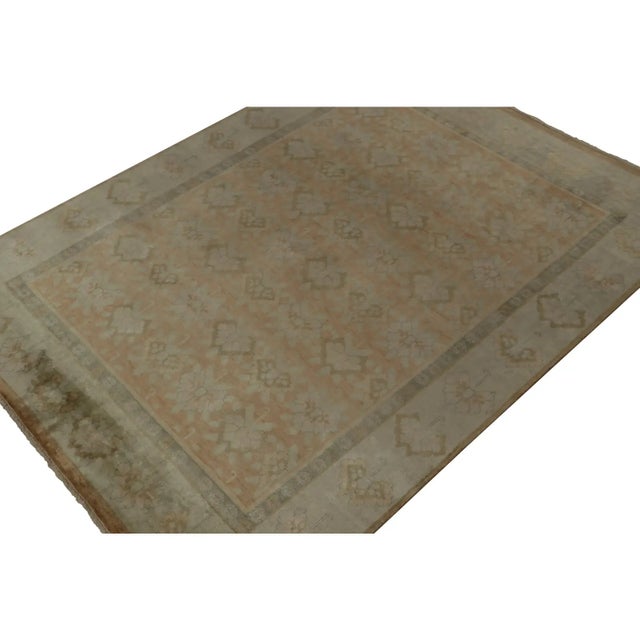 An 8x10 rug inspired from European rug styles, from Rug & Kilim’s Modern Classics Collection. Hand knotted in Silk,...
