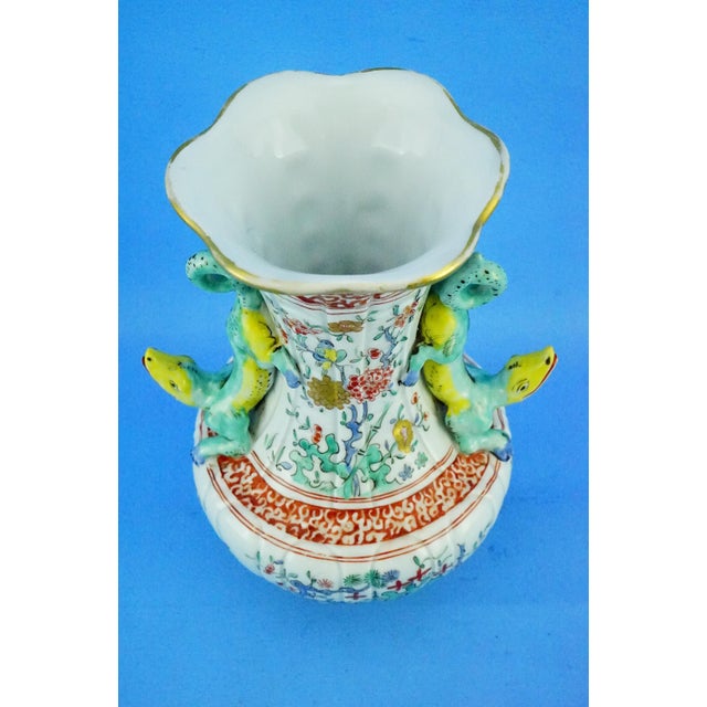 18th Century Soft Porcelain Vase with Kakiemon Decoration from Chantilly, Mennecy Saint-Cloud, France For Sale - Image 10 of 18