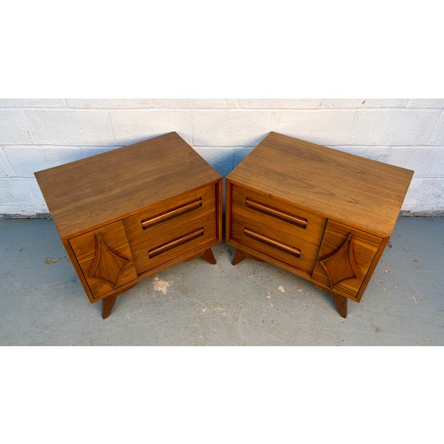 Mid-Century Modern Pair of Unique Mid 20th Century Modern Walnut Nightstands For Sale - Image 3 of 18