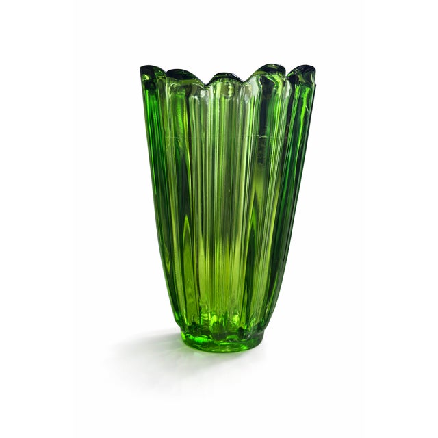 1960s Mid 20th Century Emerald Green Ruffled Art Glass Vase – 7.5” Tall For Sale - Image 5 of 5
