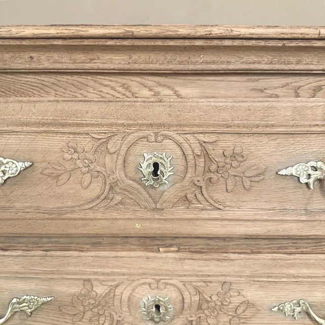 18th Century Country French Louis XV Commode in Stripped Oak For Sale - Image 12 of 17