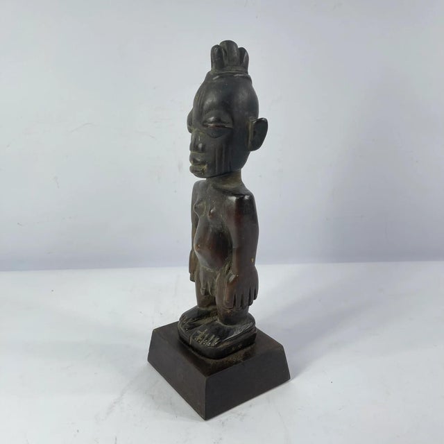 African Early 20th Century Yoruba Ibeji Standing Male Figure on Custom Base Nigeria For Sale - Image 3 of 6