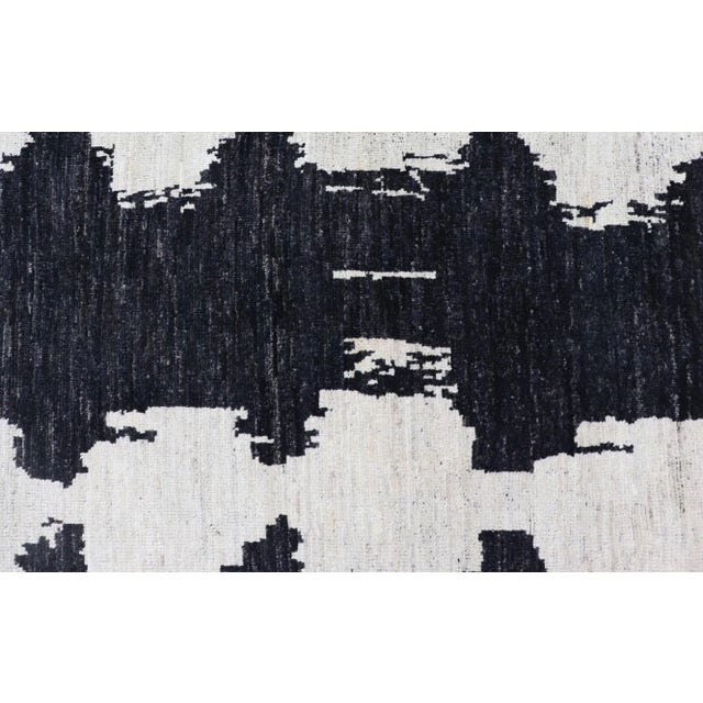 Modern Abstract-Modern Black and White Rug by Keivan Woven Arts 9'6 X 12'1 For Sale In Atlanta - Image 6 of 9