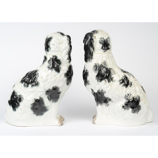 20th Century Porcelain Sculpture Depicting King Charles Spaniels, Set of 2 For Sale - Image 4 of 6