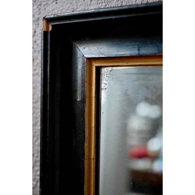 This old mirror dates from the 1920s. Its frame is made of wood, it has a patina which softens its lines. Its frame is...