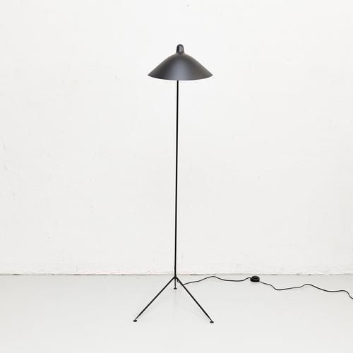 Standing lamp model "one-arm standing lamp" designed by serge mouille in 1953. Manufactured by editions serge mouille in...