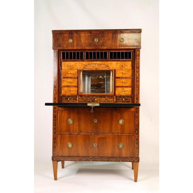 Classicist Secretary in Walnut, 1800s For Sale - Image 3 of 18