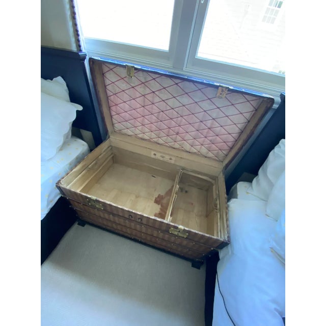 Brown 1880s Rayee Stripe Louis Vuitton Steamer Trunk For Sale - Image 8 of 13
