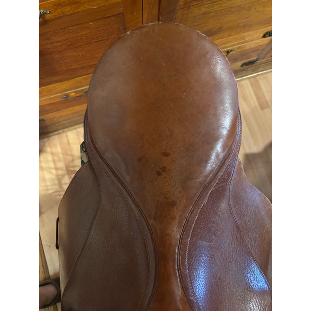 Vintage English Jumping Saddle For Sale - Image 4 of 12