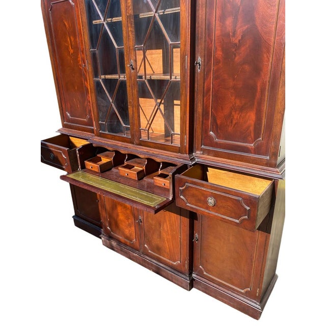 Vintage English Bookcase in Mahogany, 1950s For Sale - Image 6 of 10