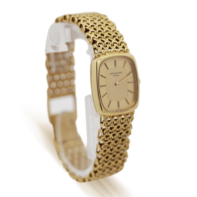 1990s Vintage Patek Philippe 18k Gold Ladies Champagne Dial Mesh Bracelet Watch For Sale - Image 5 of 14