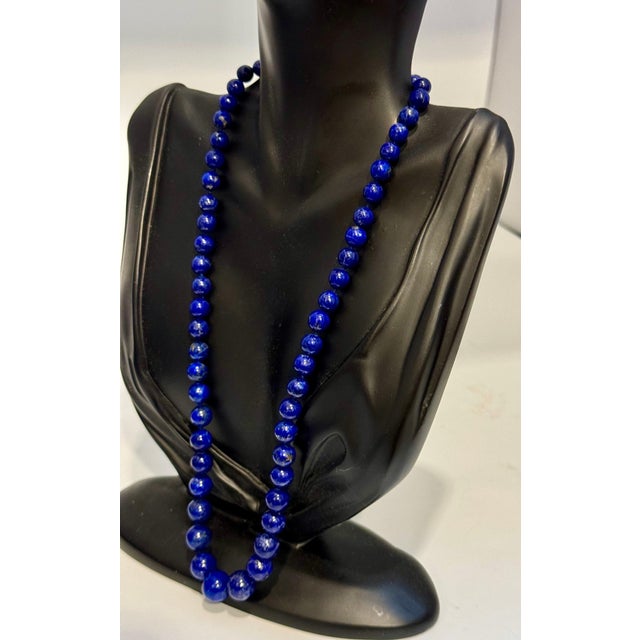 Metal Vintage Graduating Lapis Lazuli Single Strand Necklace 14 Kt Yellow Gold Clasp For Sale - Image 7 of 18