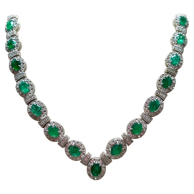 28 Carat Oval Shape Natural Emerald & 5 Carat Diamond Necklace in 14 Karat Gold For Sale - Image 15 of 18