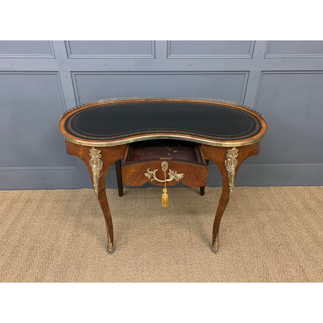 Late 19th Century Victorian Kidney Shaped Rosewood Writing Table, 1870 For Sale - Image 5 of 16