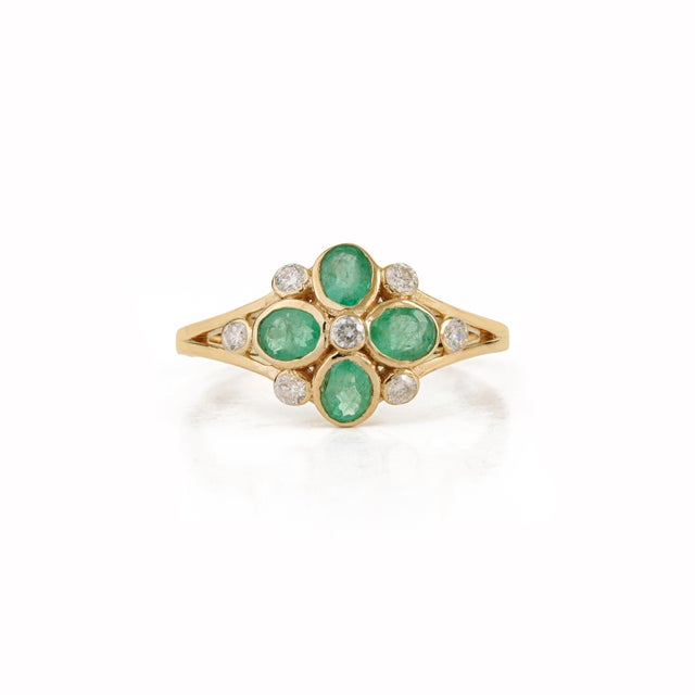 14k Yellow Gold Zambian Emerald & Diamond Floral Vintage Ring Size 6.5 For Sale - Image 4 of 16