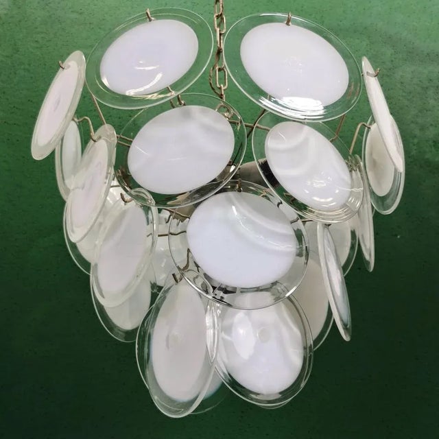 1970s White Discs Chandelier in Murano Glass attributed to Gino Vistosi for Vistosi, 1970s For Sale - Image 5 of 10
