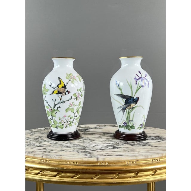 20th Century Porcelain The Meadowland Bird Vase from Franklin Porcelain, 1980s, Set of 2 For Sale - Image 10 of 10