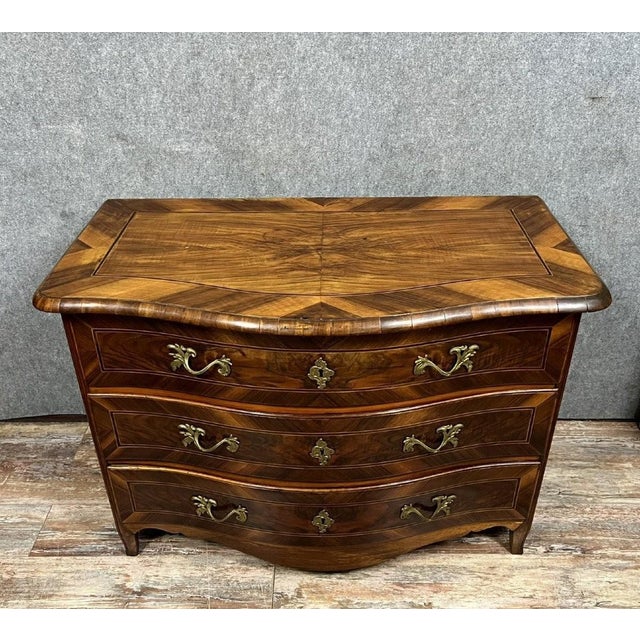 Louis XV Bombé Commode in Wood Marquetry, 1750 For Sale - Image 3 of 6
