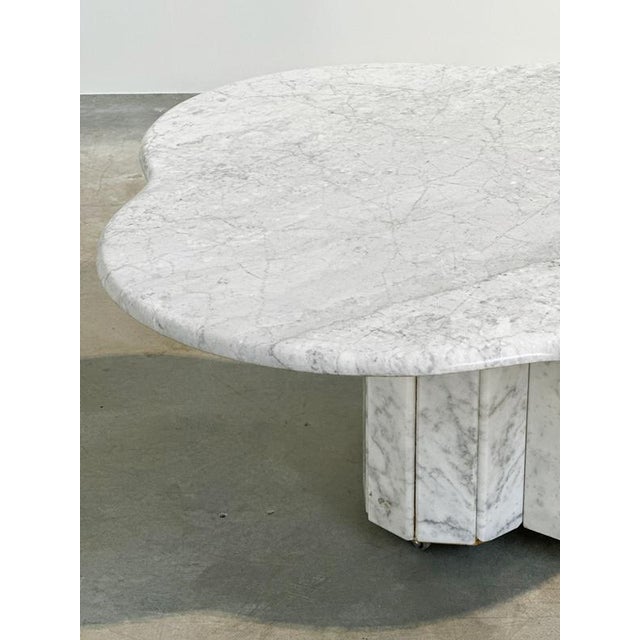 Italian Scalloped Carrara Marble Coffee Table by Gae Aulenti, 1980s For Sale - Image 6 of 12