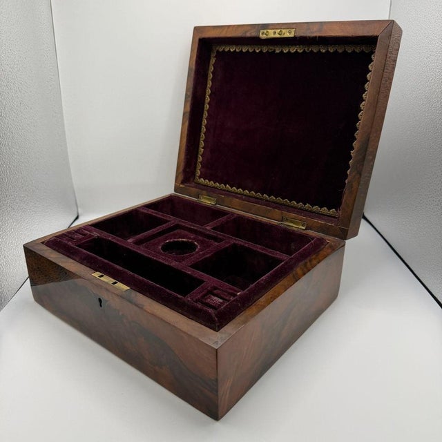 1900 - 1909 Neo-Classical Vanity Box in Walnut and Velvet, South Germany, 1900s For Sale - Image 5 of 18