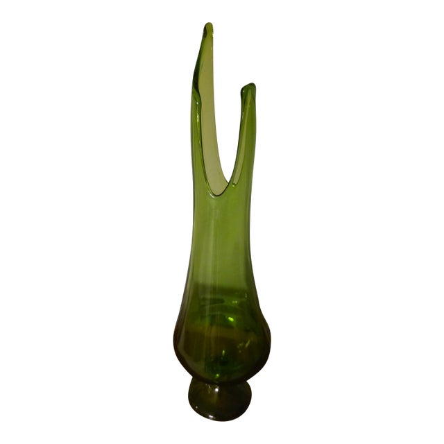Vintage l.e. Smith Avocado Green Pedestal Swung Vase 16.5" MCM Simplicity Uv Reactive For Sale