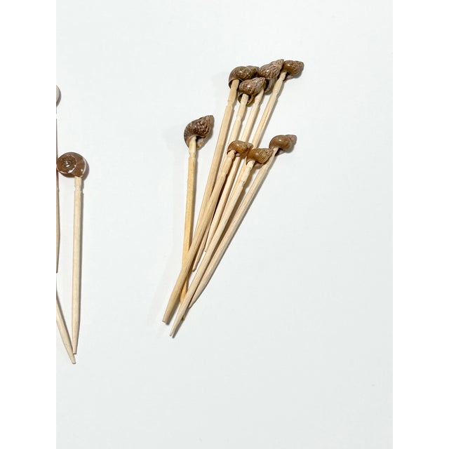 Traditional Coastal Shell Cocktail Pick Set With Etched Green Glass – Vintage Entertaining Barware - Set of 30 For Sale - Image 3 of 6