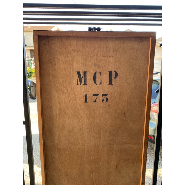 Slate Gray 1930s French Art Deco Hammered Iron Coat Rack & Hall Tree With Mirror – Attributed to Edgar Brandt For Sale - Image 8 of 12