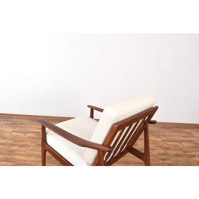 Set of Mid-Century Modern Danish Wood and Linen Lounge Chairs, 1960s, Set of 2 For Sale - Image 16 of 17