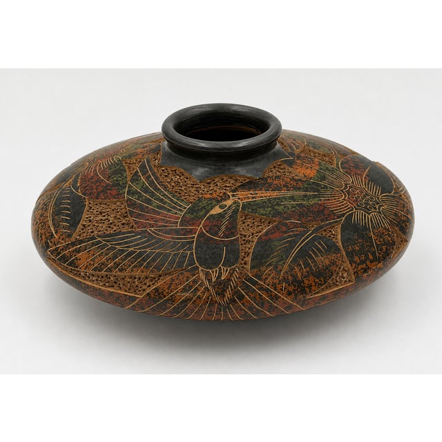 Ceramic Nicaraguan Carved Hummingbird Studio Art Pottery Vessel by Jose Guerrero For Sale - Image 7 of 16