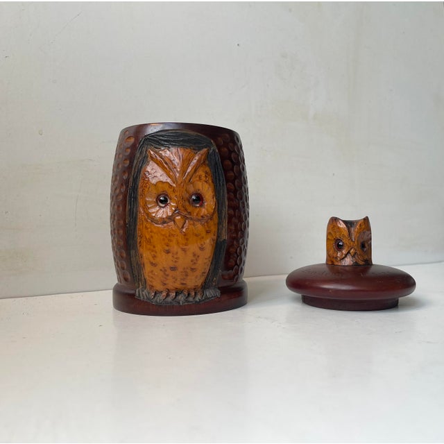 Antique Owl Tea Caddy in Hand-Carved and Stained Oak, 1899 For Sale - Image 3 of 12