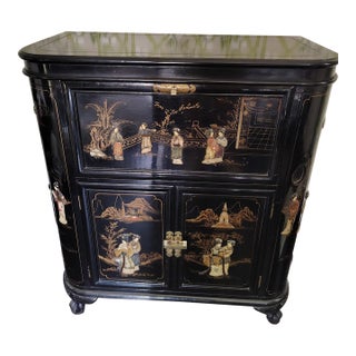1970s Chinese Oriental Black Lacquer Mother of Pearl Figurine Decorated Liquor Cabinet For Sale