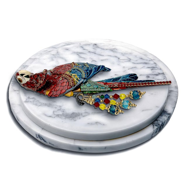Vintage Lunch at the Ritz Macaw Parrot Brooch Moveable Enamel Statement Pin For Sale In Los Angeles - Image 6 of 13
