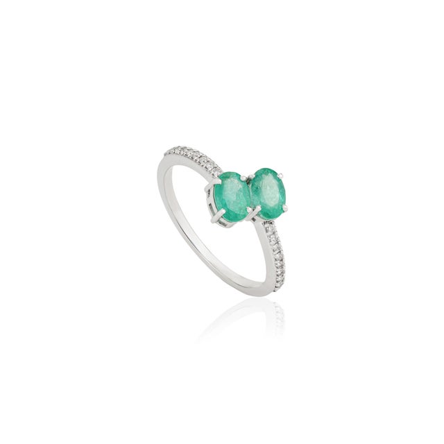Toi Et Moi 1ct Oval Emerald & Diamond Bypass Ring in 14k White Gold Size 7 For Sale - Image 4 of 16
