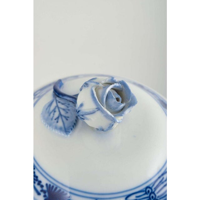 Blue Onion Pattern Coffee Pot with Lid in White Porcelain from Meissen For Sale - Image 3 of 7