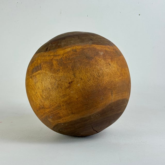 Mid 20th Century Set of 3 Large Vintage Turned Wood Balls in 3 Sizes Circa Mid Century Modern, Sculptural Objects For Sale - Image 5 of 18