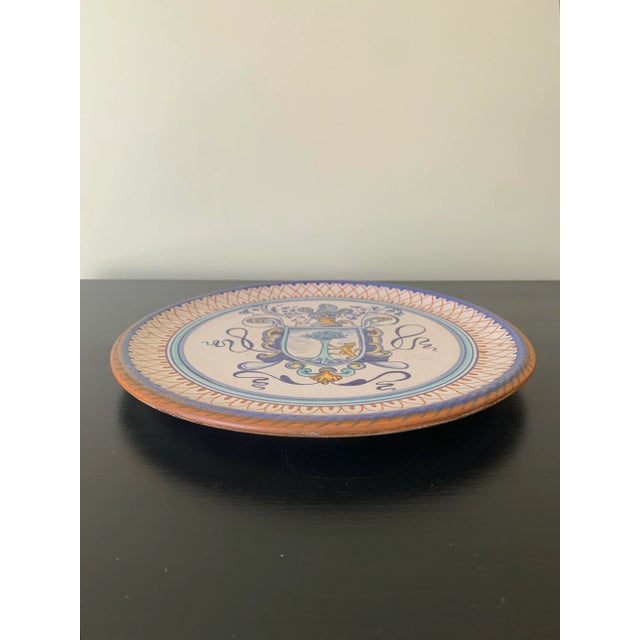 Italian Provincial Deruta Hand Painted Faience Pottery Wall Plate With Armorial Crest For Sale In South Bend - Image 6 of 7